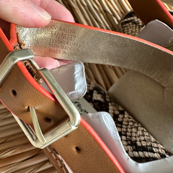 NIB Crown Vintage Sandals, 6.5 M - Picture 6 of 8